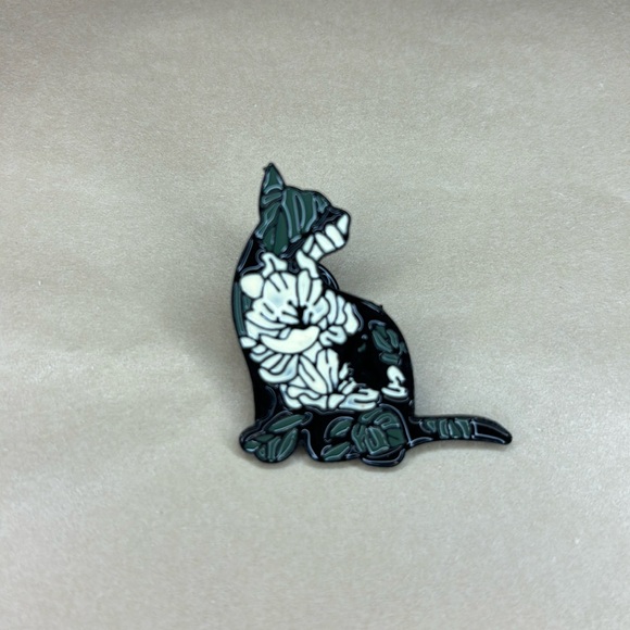 Unbranded Jewelry - Green, Black, & White Floral Print Black Cat Enamel and Metal Pin